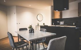 Moderne Ferienwohnung mit Kochinsel in Sinsheim Zentral ruhig und Netflix - Erstbezug WeHome Komfort